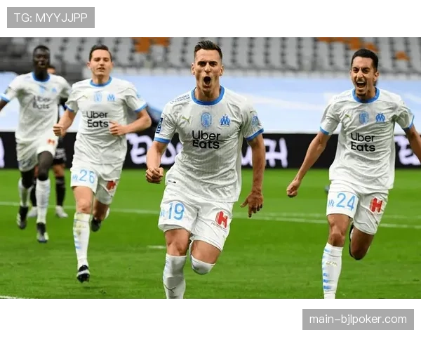 特写：父子同场，老将托万代表布雷斯特对阵其子效力的兰斯青年队